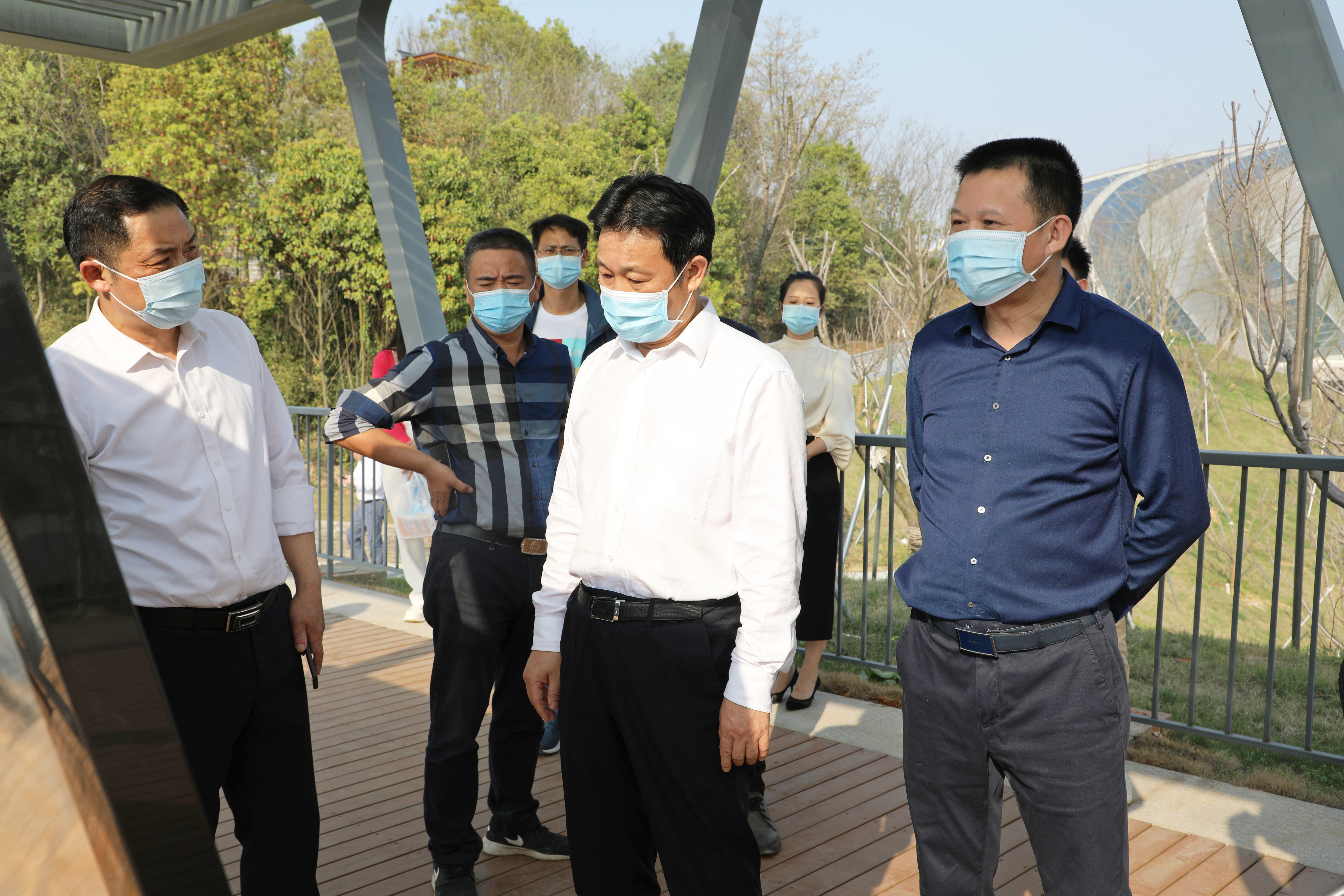 3月15日，市委副書記、湖南省第十四屆運(yùn)動會，第十一屆殘疾人運(yùn)動會岳陽市籌備委員會執(zhí)行主任李摯調(diào)研第十四屆省運(yùn)會部分場館建設(shè)項(xiàng)目。.jpg